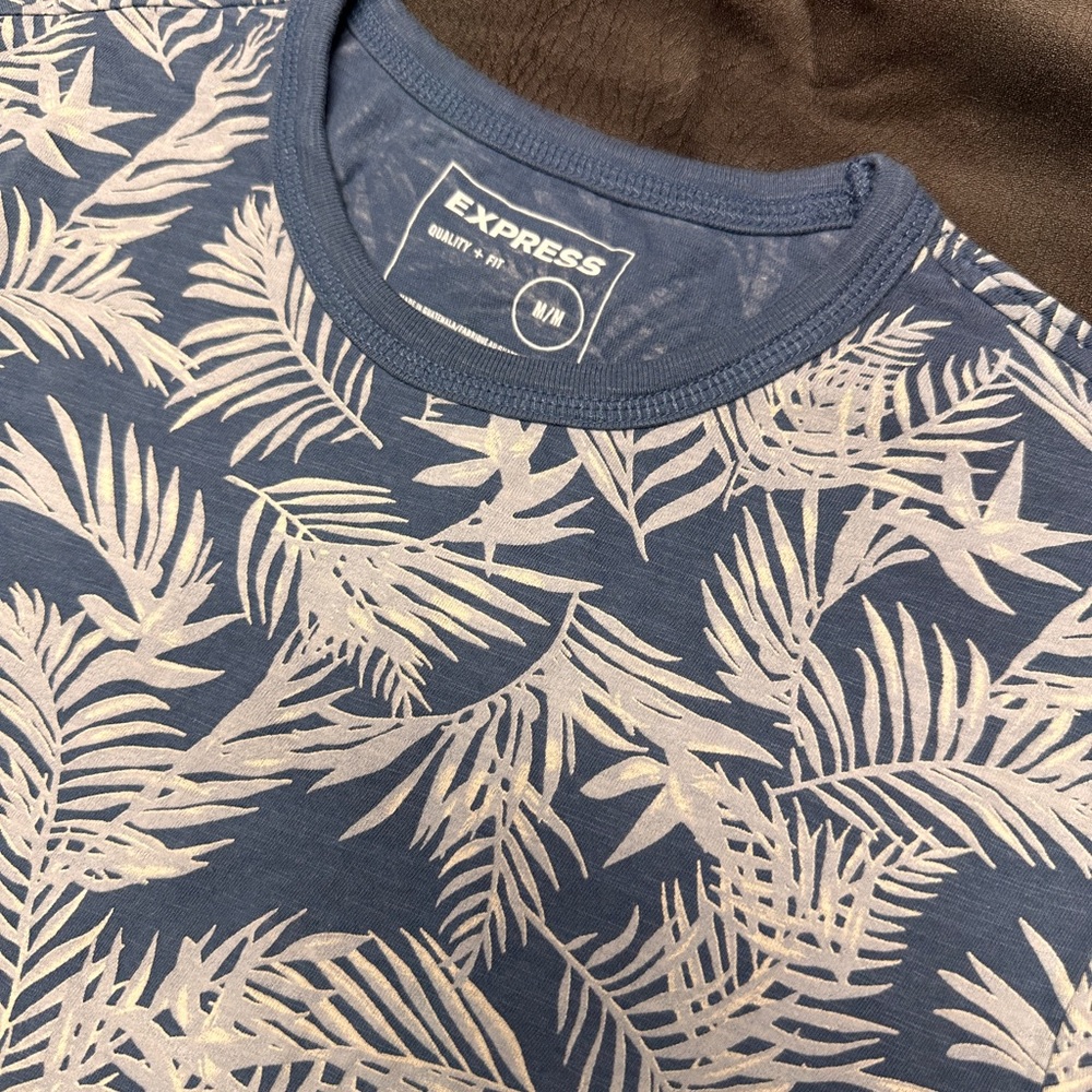 Express Men’s Floral Short Sleeve T-Shirt - Picture 2 of 3